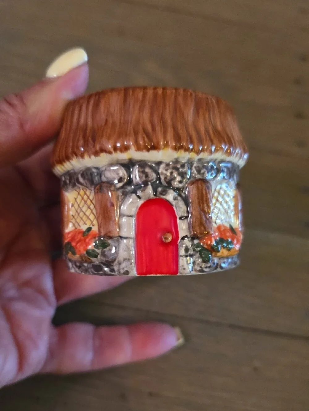 Russ Berrie Small Brown Thatched Cottage Candle with Red Doors Set Of 2 NEW